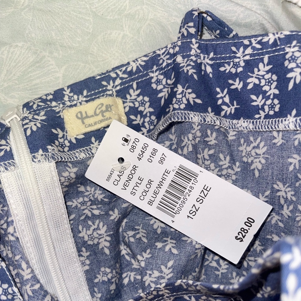BRANDY MELVILLE NEW w/ TAG DRESS,size: one size, flower detailing & ties in back